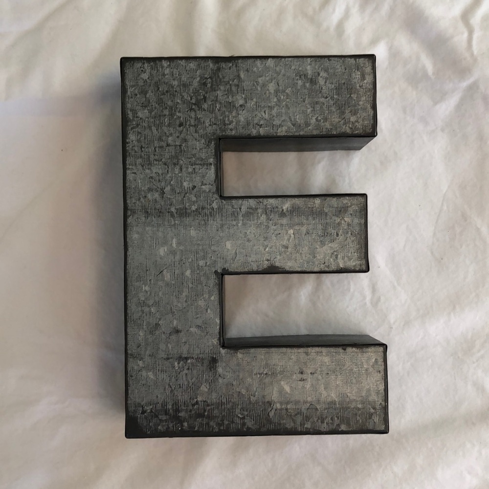 Metal E Decor